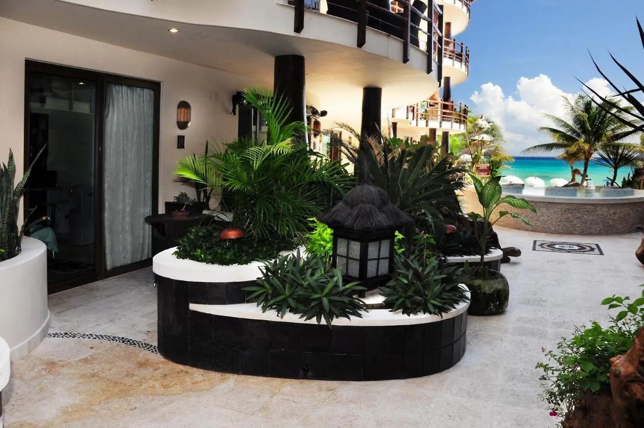 El Taj Oceanfront And Beachside Condo Hotel Playa del Carmen
