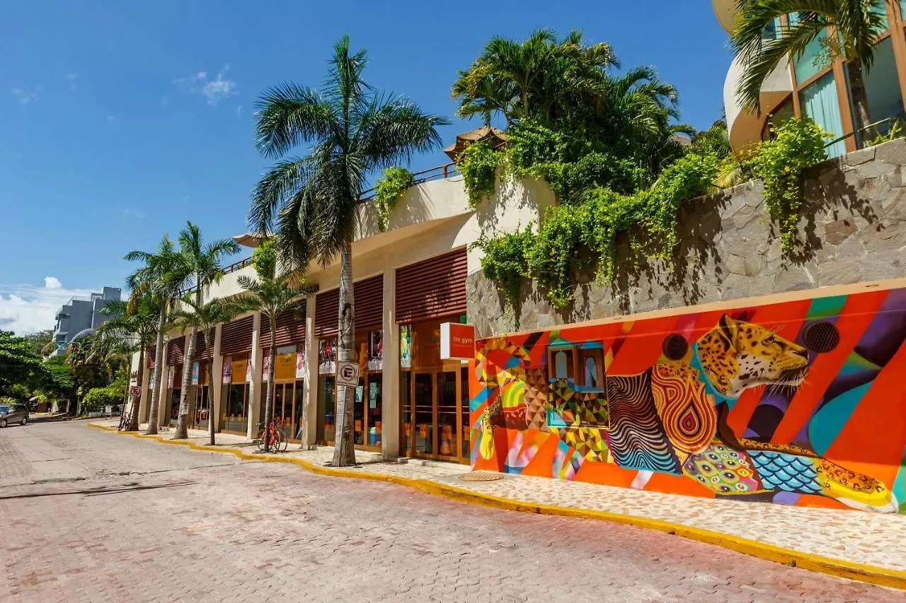 El Taj Oceanfront And Beachside Condo Hotel Playa del Carmen