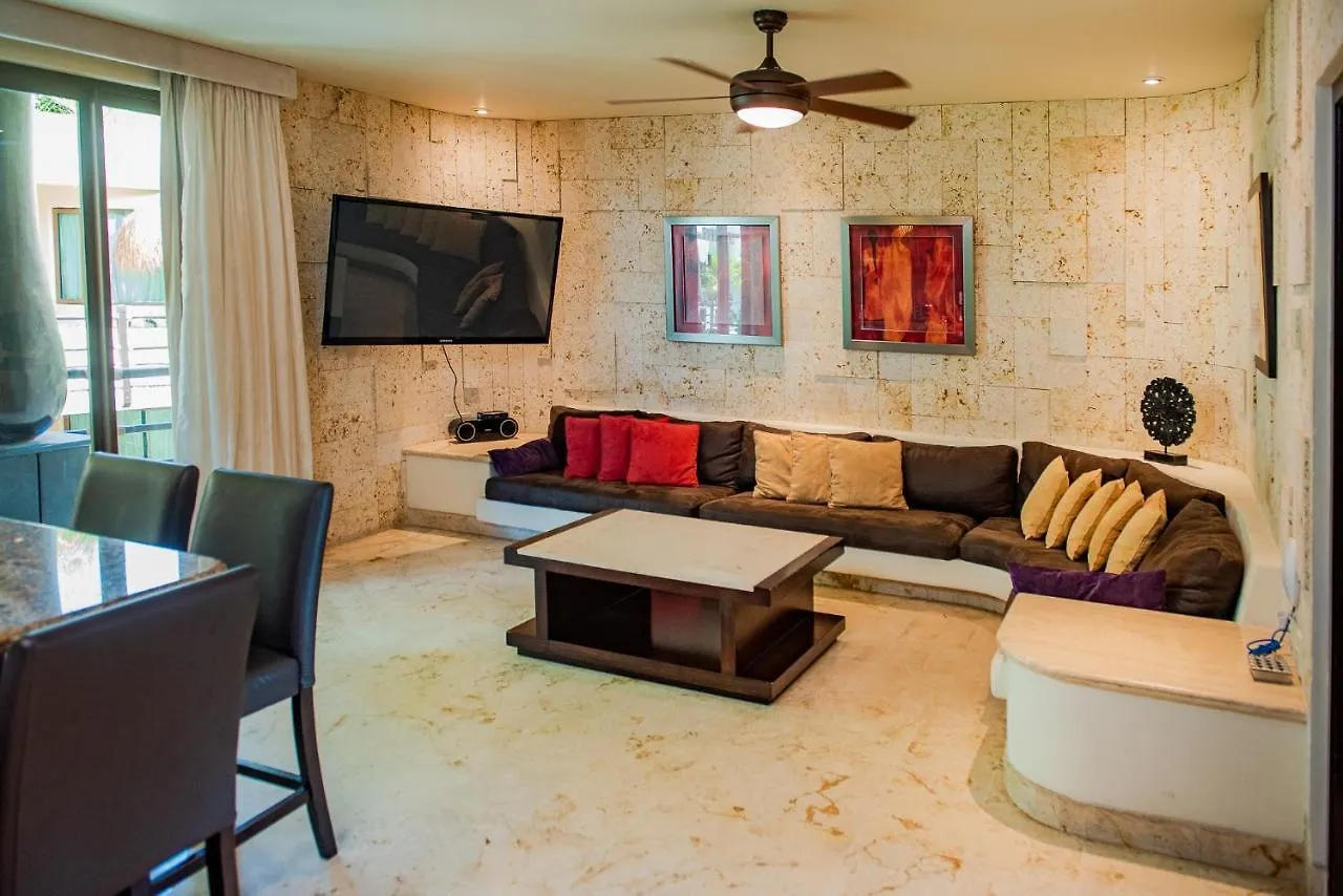 ****  El Taj Oceanfront And Beachside Condo Hotel Playa del Carmen Mexico