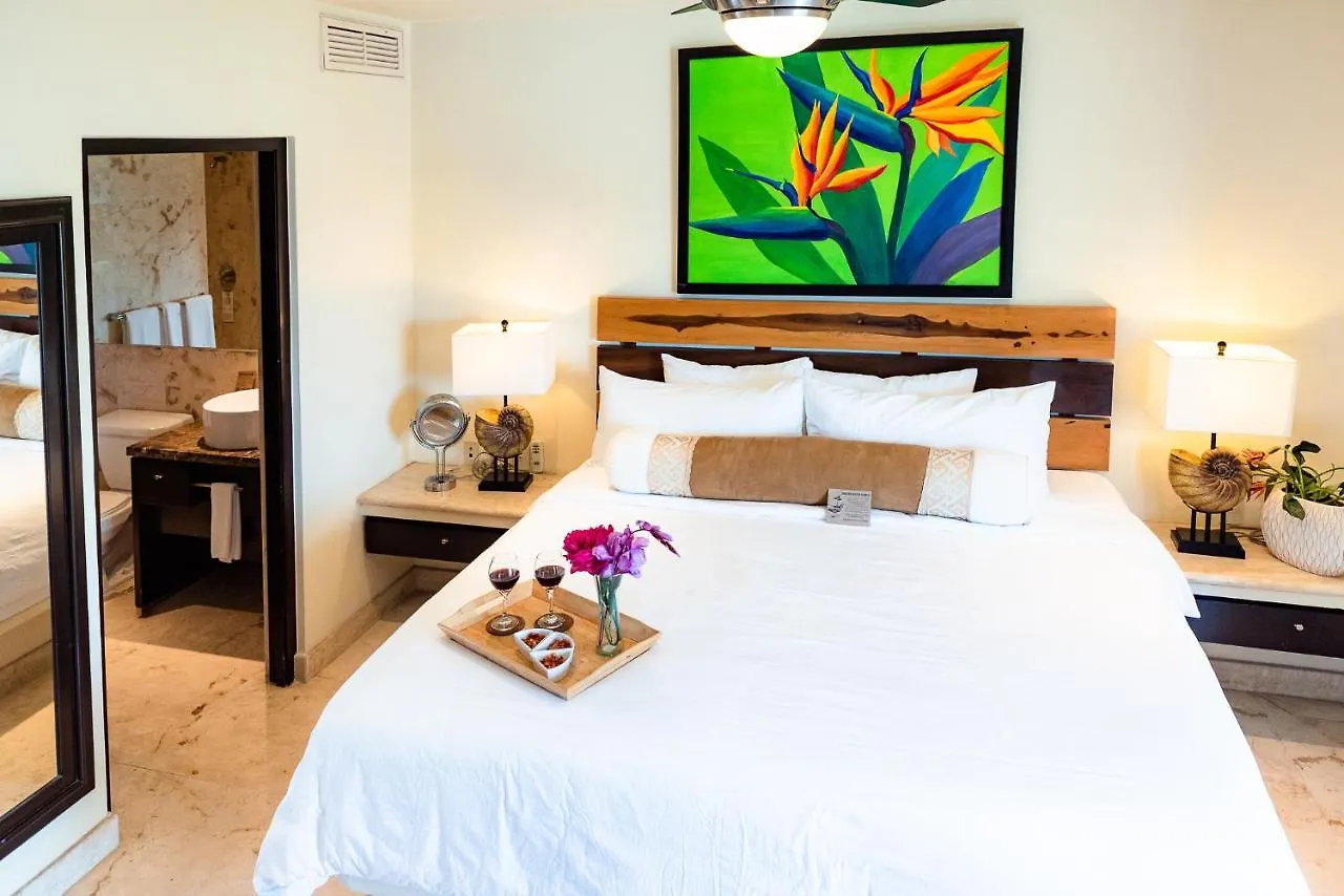 El Taj Oceanfront And Beachside Condo Hotel Playa del Carmen 4*,