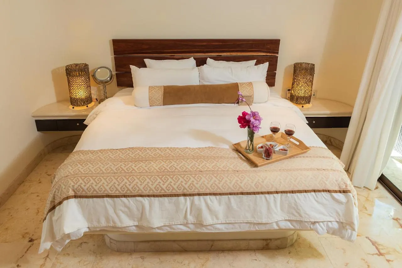 El Taj Oceanfront And Beachside Condo Hotel Playa del Carmen