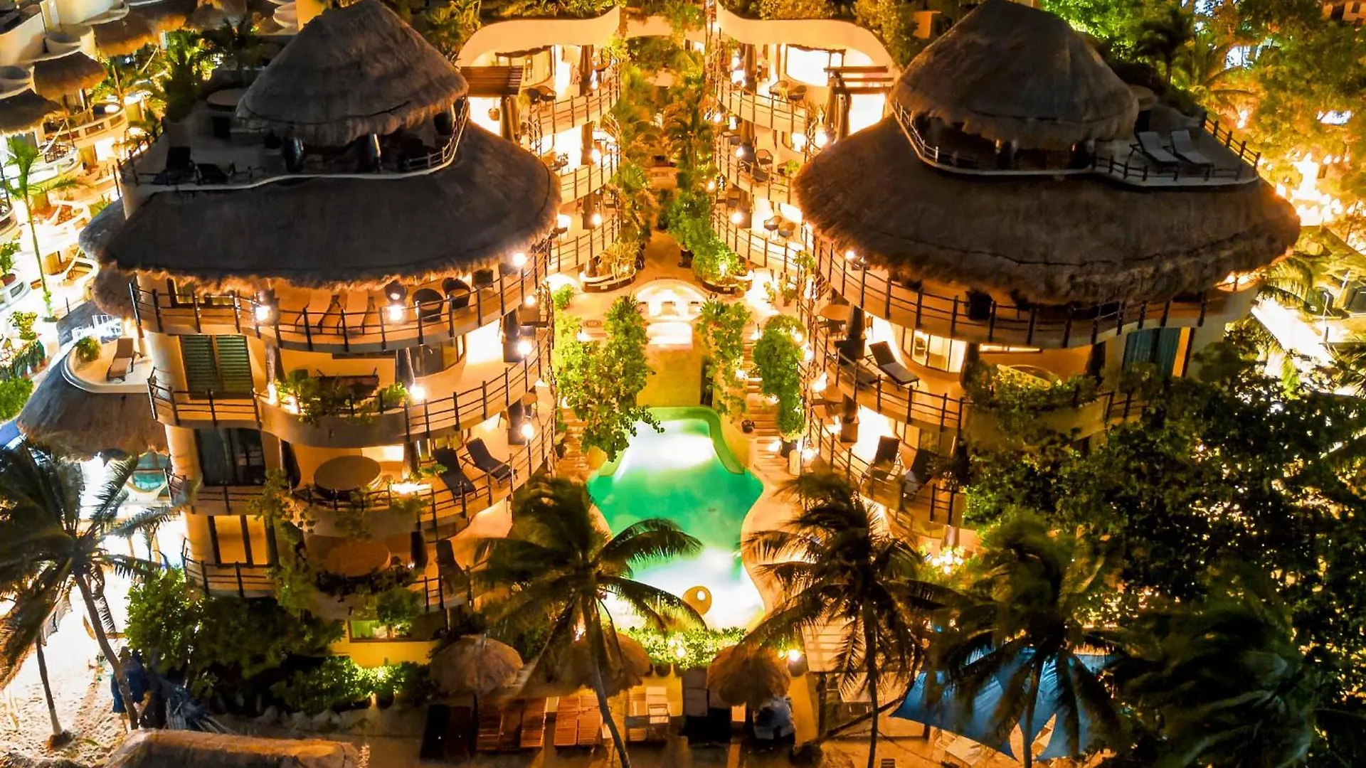 El Taj Oceanfront And Beachside Condo Hotel Playa del Carmen