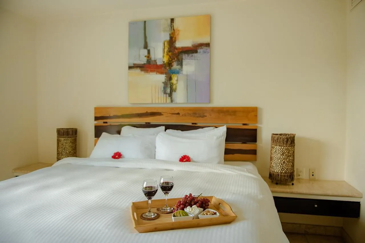 El Taj Oceanfront And Beachside Condo Hotel Playa del Carmen 4*,