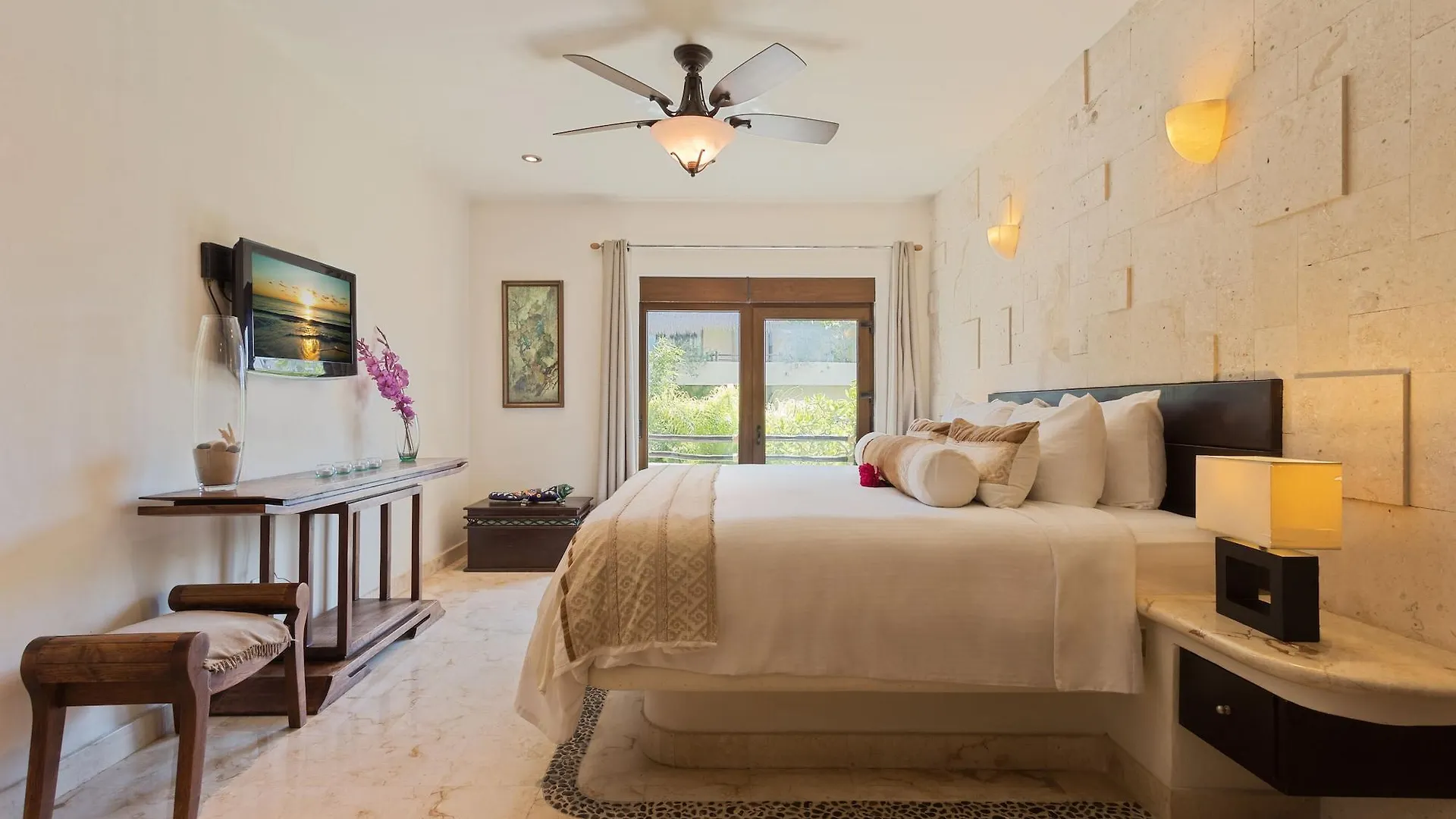El Taj Oceanfront And Beachside Condo Hotel Playa del Carmen