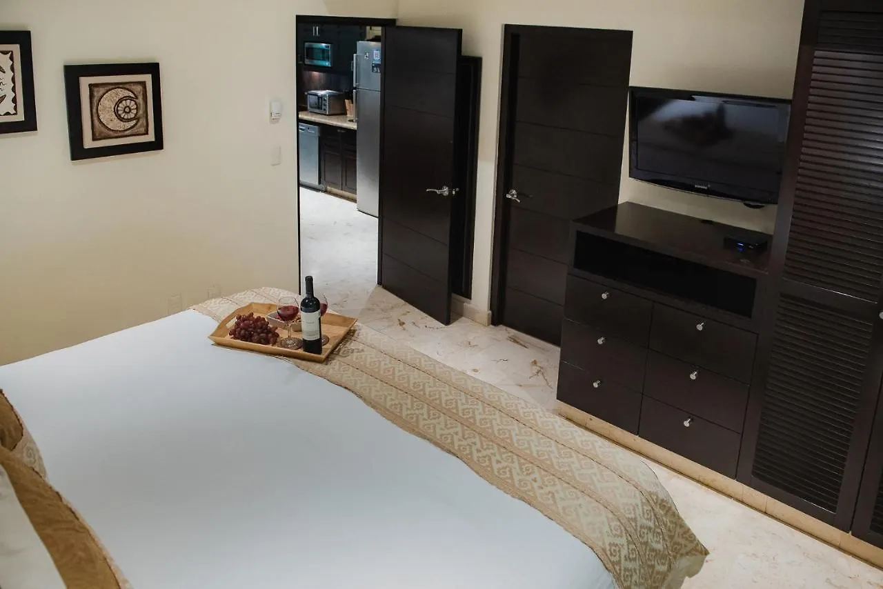 El Taj Oceanfront And Beachside Condo Hotel Playa del Carmen