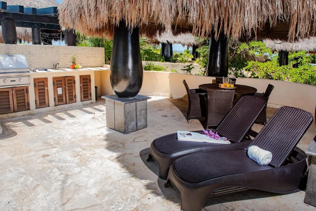 El Taj Oceanfront And Beachside Condo Hotel Playa del Carmen
