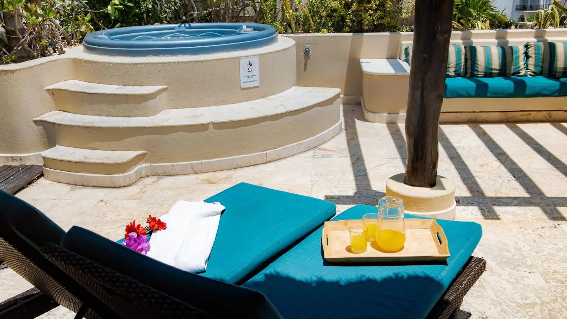 El Taj Oceanfront And Beachside Condo Hotel Playa del Carmen