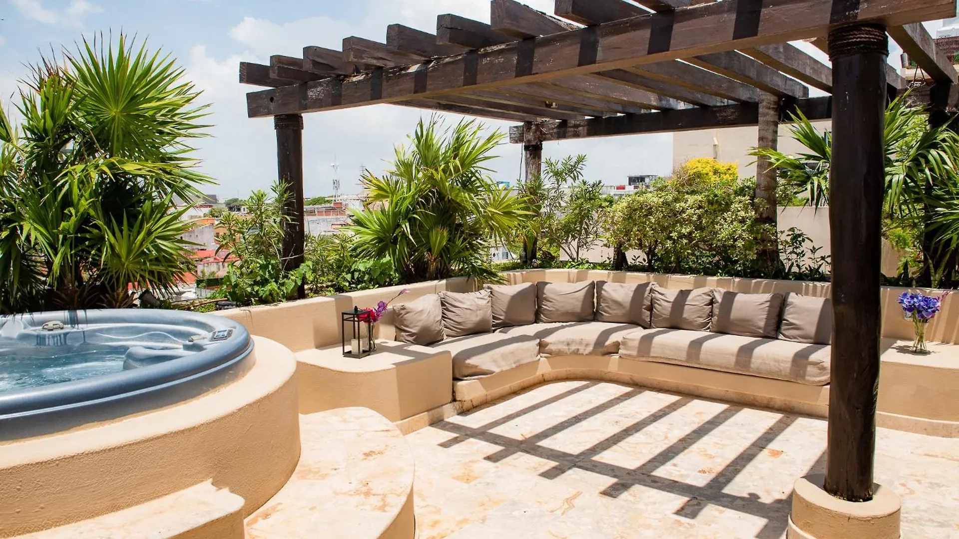 El Taj Oceanfront And Beachside Condo Hotel Playa del Carmen