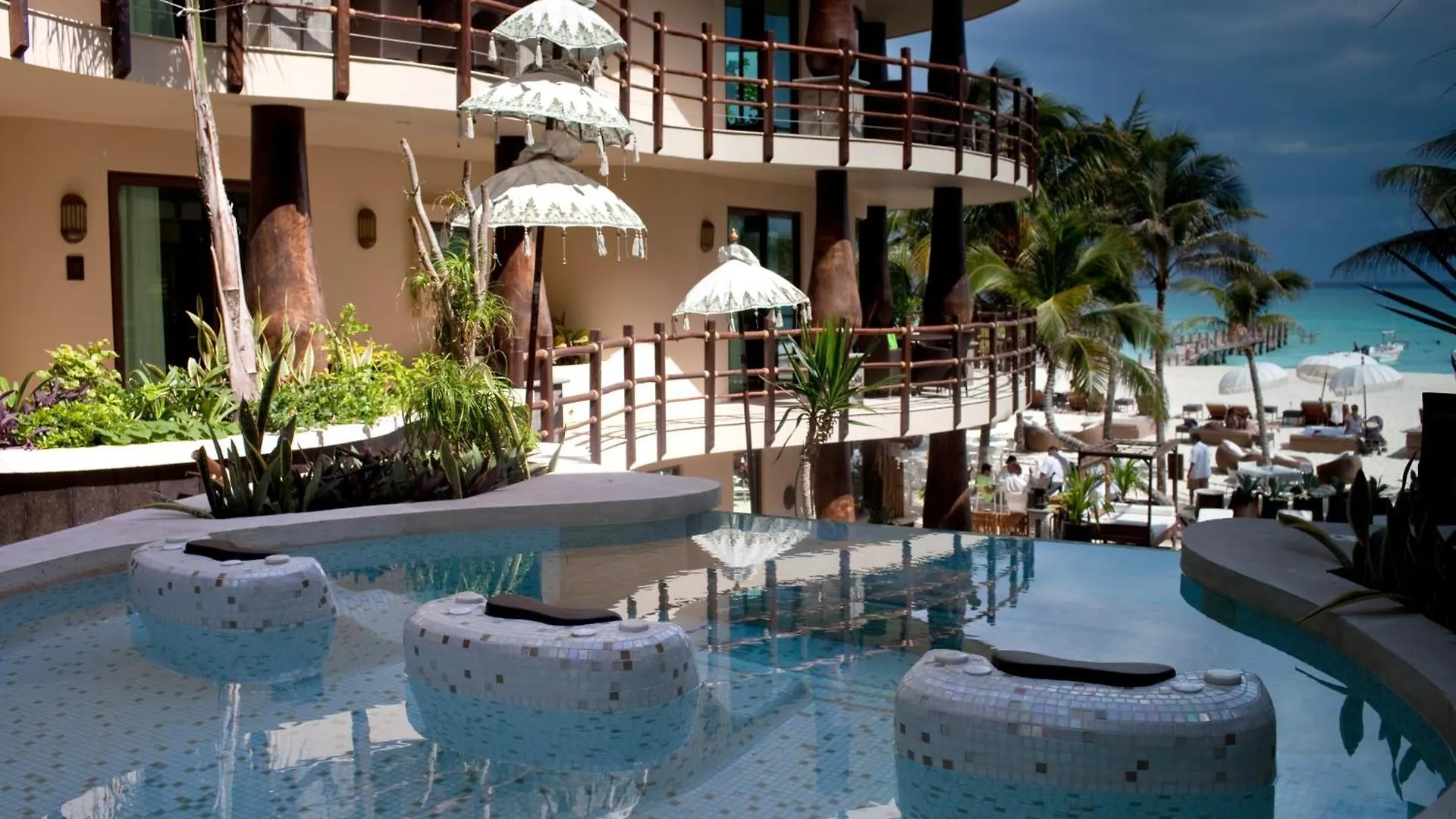El Taj Oceanfront And Beachside Condo Hotel Playa del Carmen