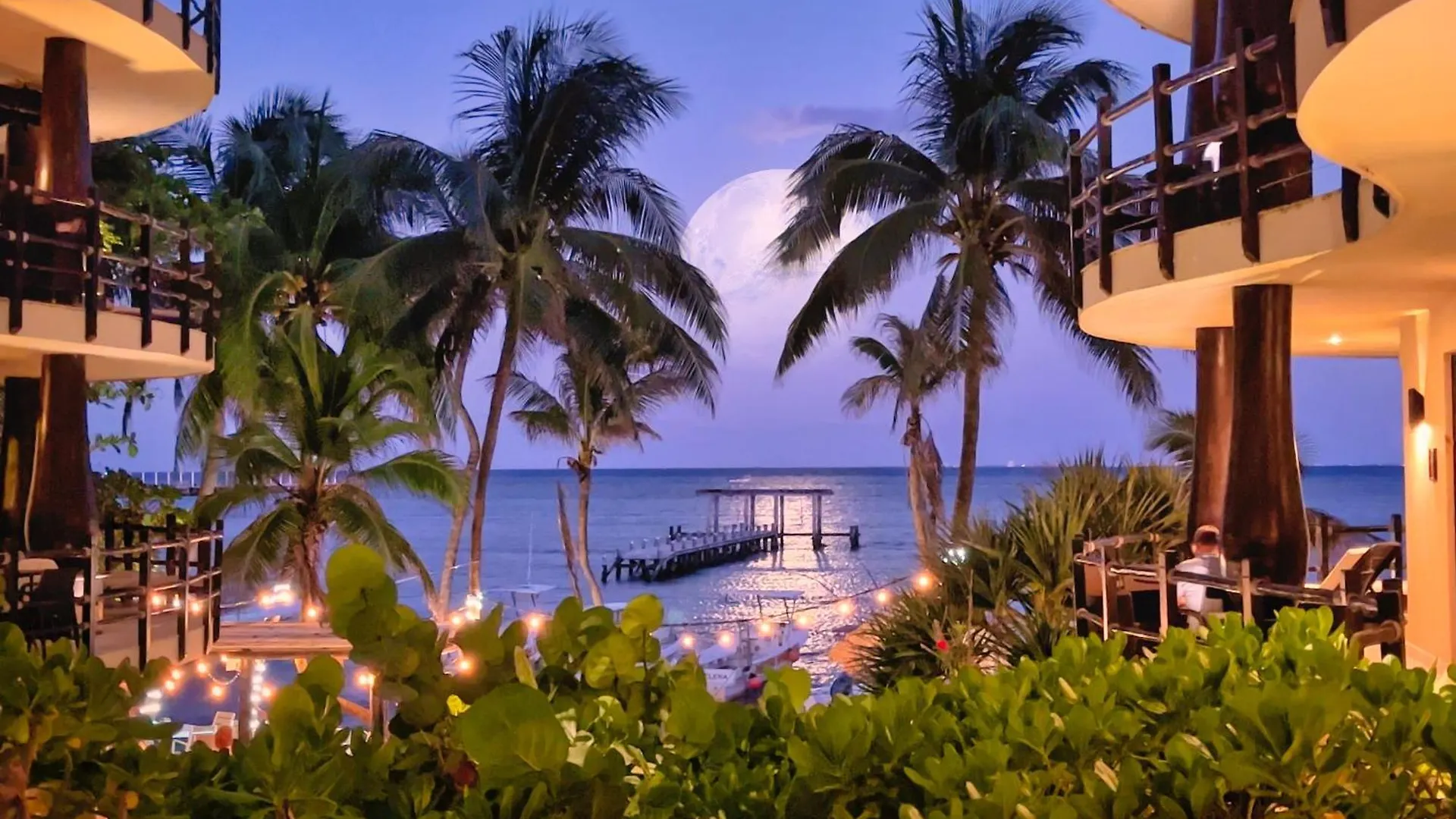 El Taj Oceanfront And Beachside Condo Hotel Playa del Carmen Mexico
