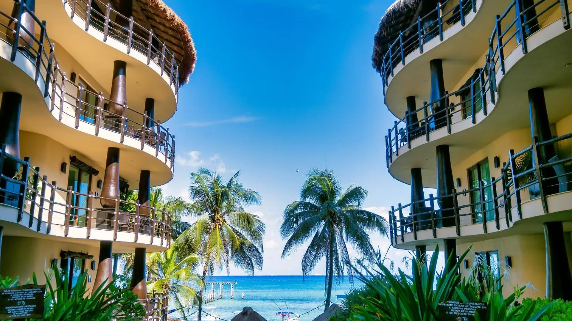 El Taj Oceanfront And Beachside Condo Hotel Playa del Carmen