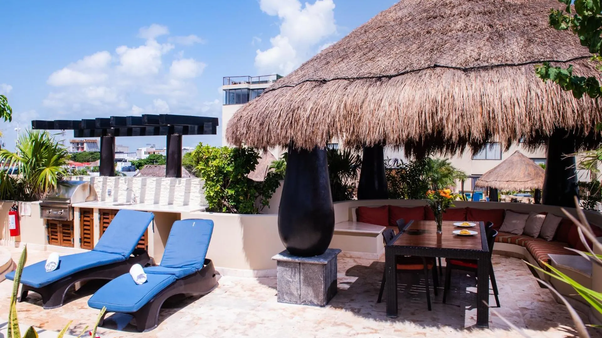 El Taj Oceanfront And Beachside Condo Hotel Playa del Carmen